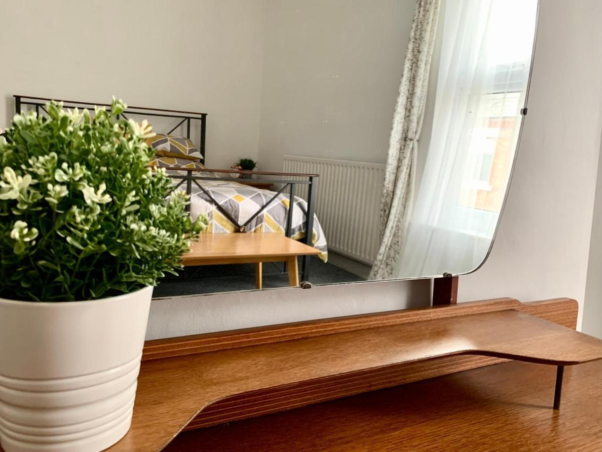Contemporary 2 Bedroom Victorian Town House - Sleeps Up To 6 Kimberley  Exterior photo